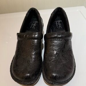 Peggy Comfort Clogs Mules Slip-On Black Faux Leather Embossed b o c Size 8